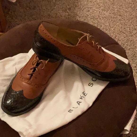 Women’s Wingtip Oxfords - Picture 2 of 5